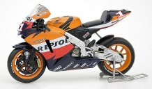 images/productimages/small/Honda RC 211V ref.nr.13777 Guilyo 1;10 nw. origineel.jpg